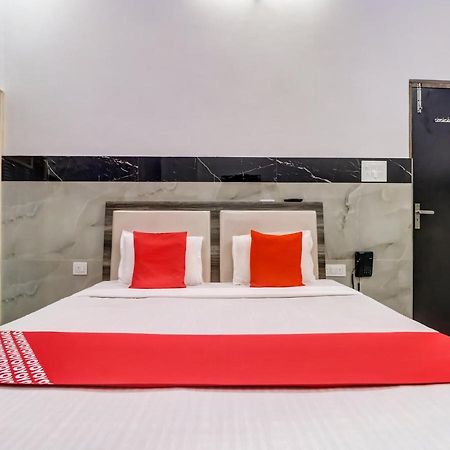 Oyo Flagship 83121 Hotel Rose Vip サハーランプル エクステリア 写真