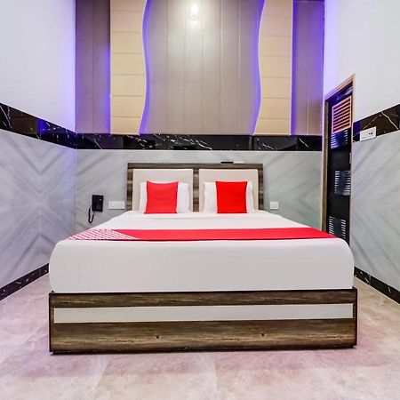Oyo Flagship 83121 Hotel Rose Vip サハーランプル エクステリア 写真