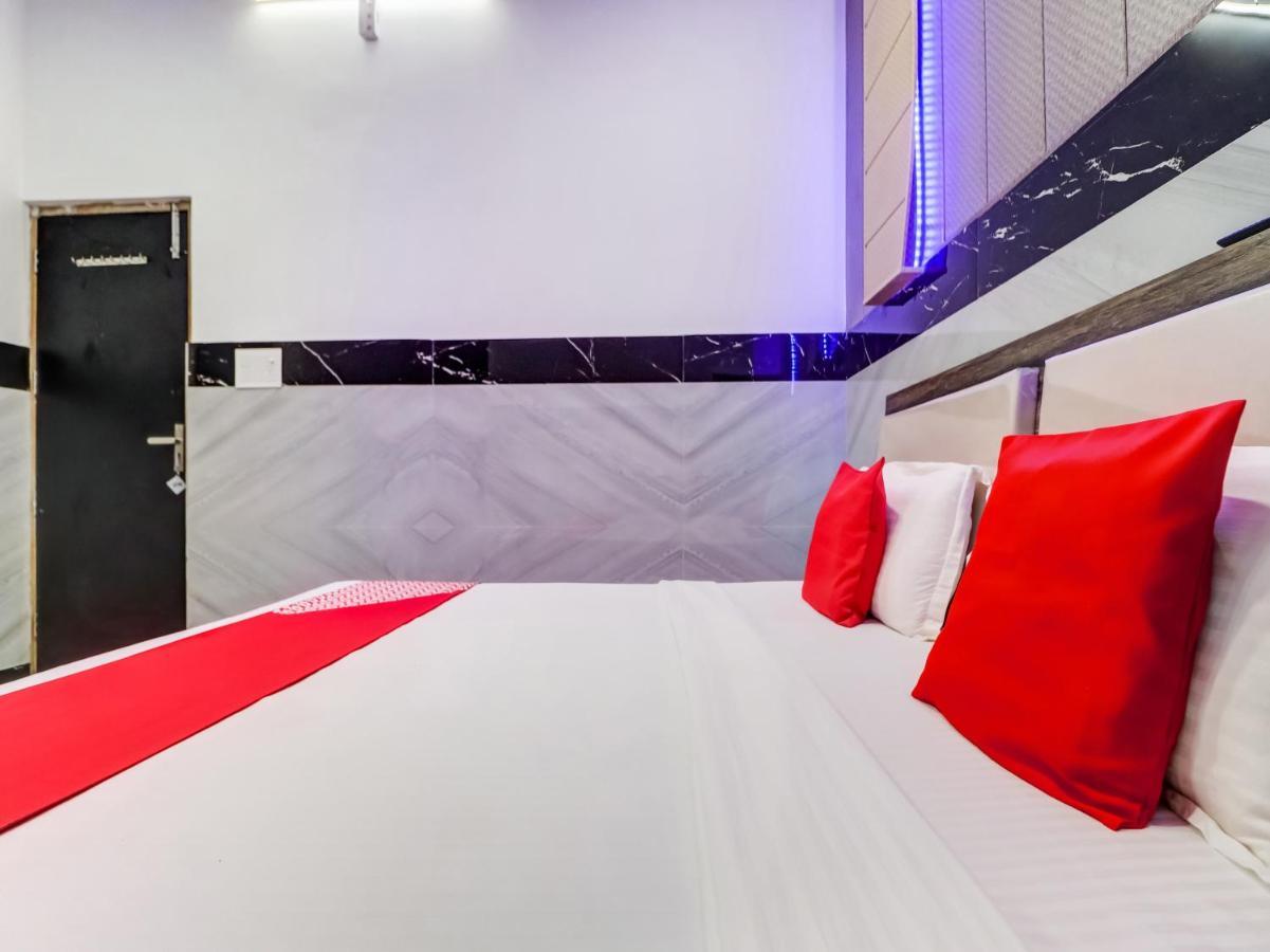 Oyo Flagship 83121 Hotel Rose Vip サハーランプル エクステリア 写真