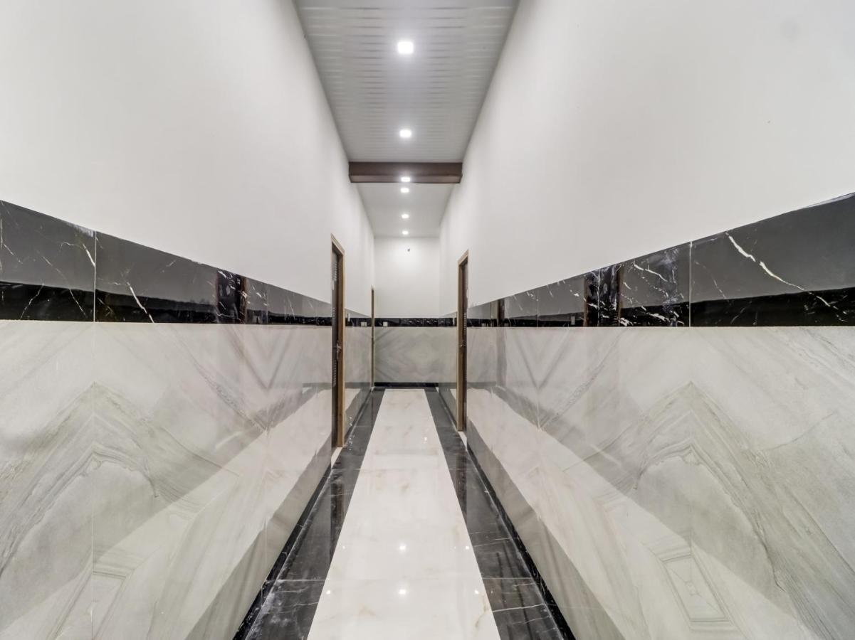 Oyo Flagship 83121 Hotel Rose Vip サハーランプル エクステリア 写真