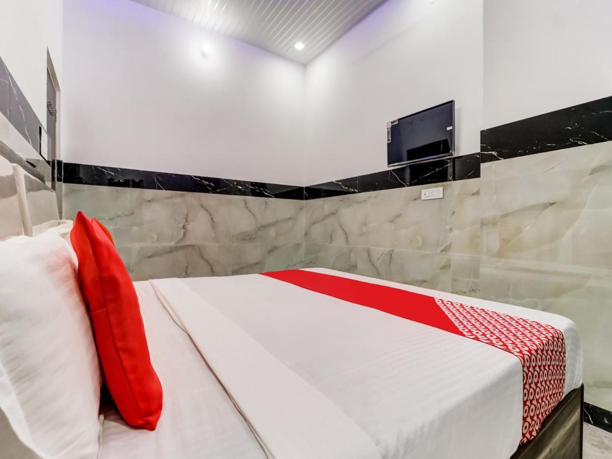 Oyo Flagship 83121 Hotel Rose Vip サハーランプル エクステリア 写真