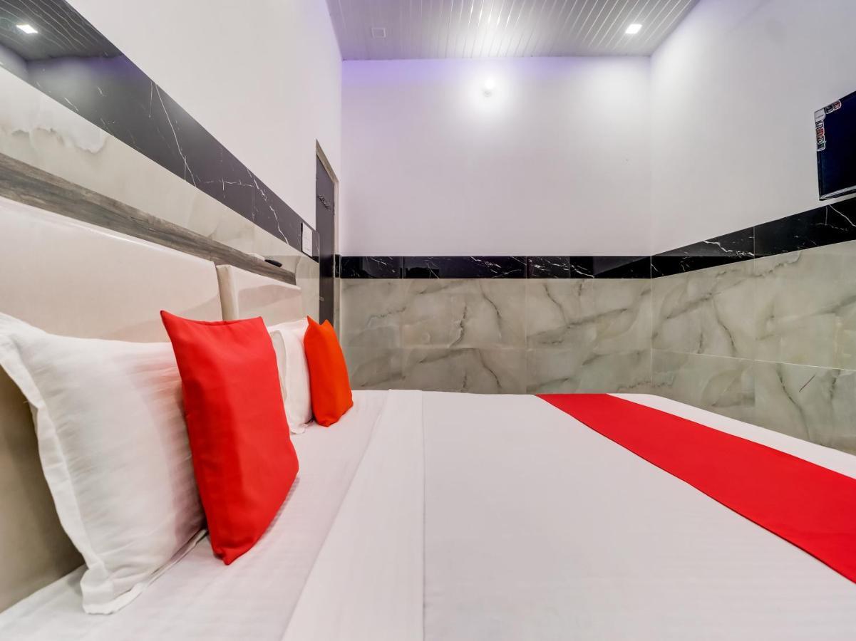 Oyo Flagship 83121 Hotel Rose Vip サハーランプル エクステリア 写真