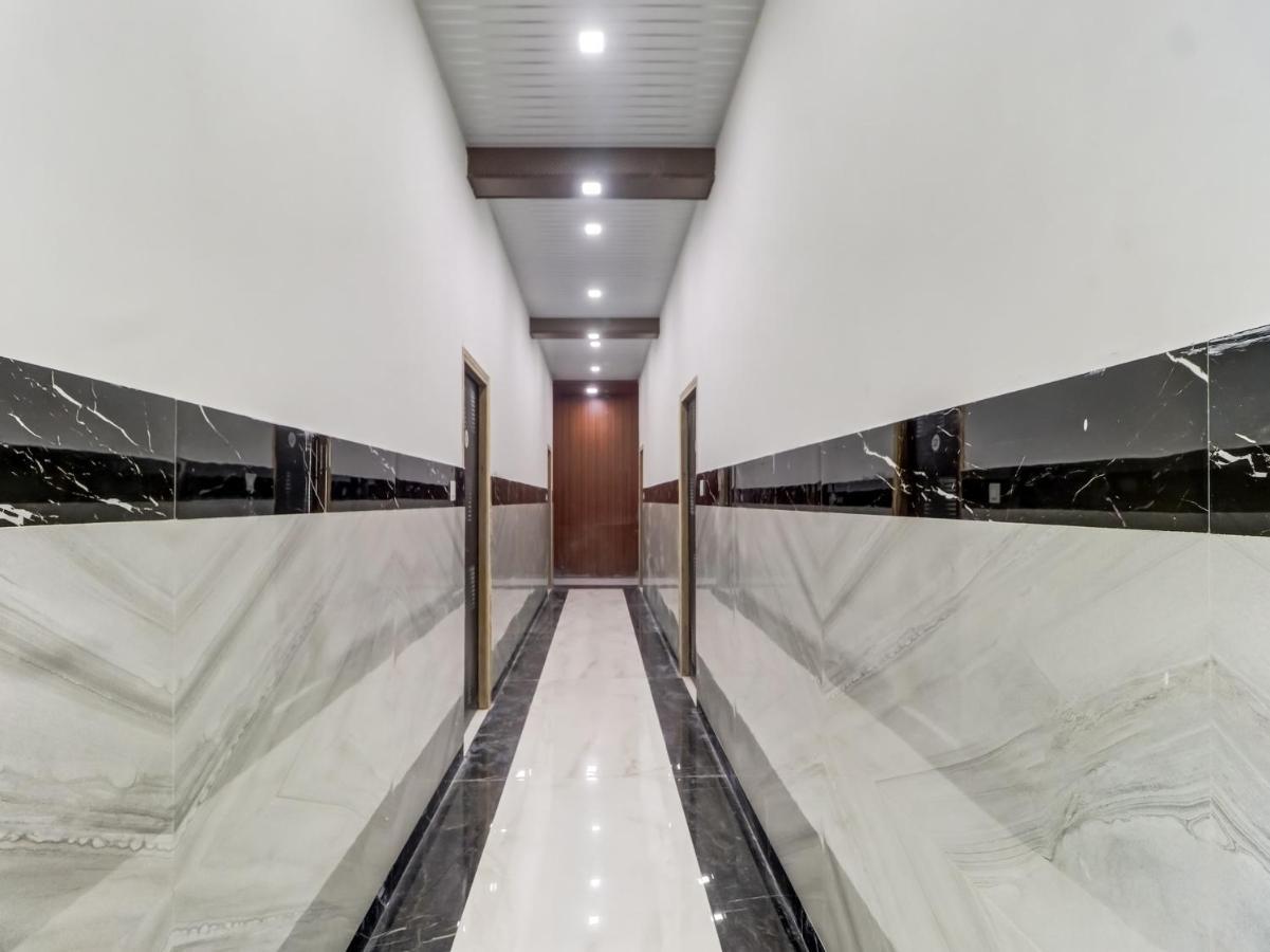 Oyo Flagship 83121 Hotel Rose Vip サハーランプル エクステリア 写真