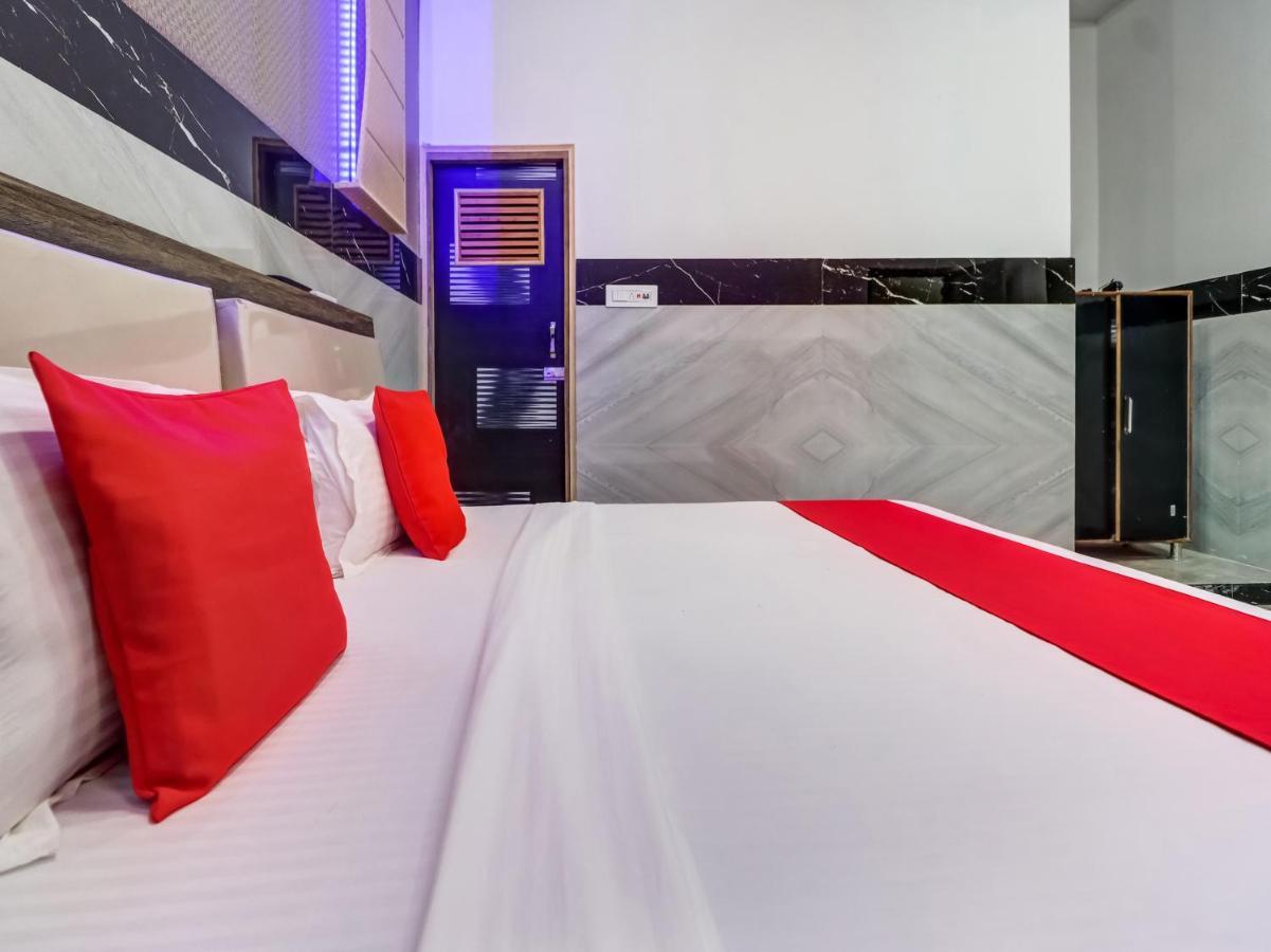Oyo Flagship 83121 Hotel Rose Vip サハーランプル エクステリア 写真
