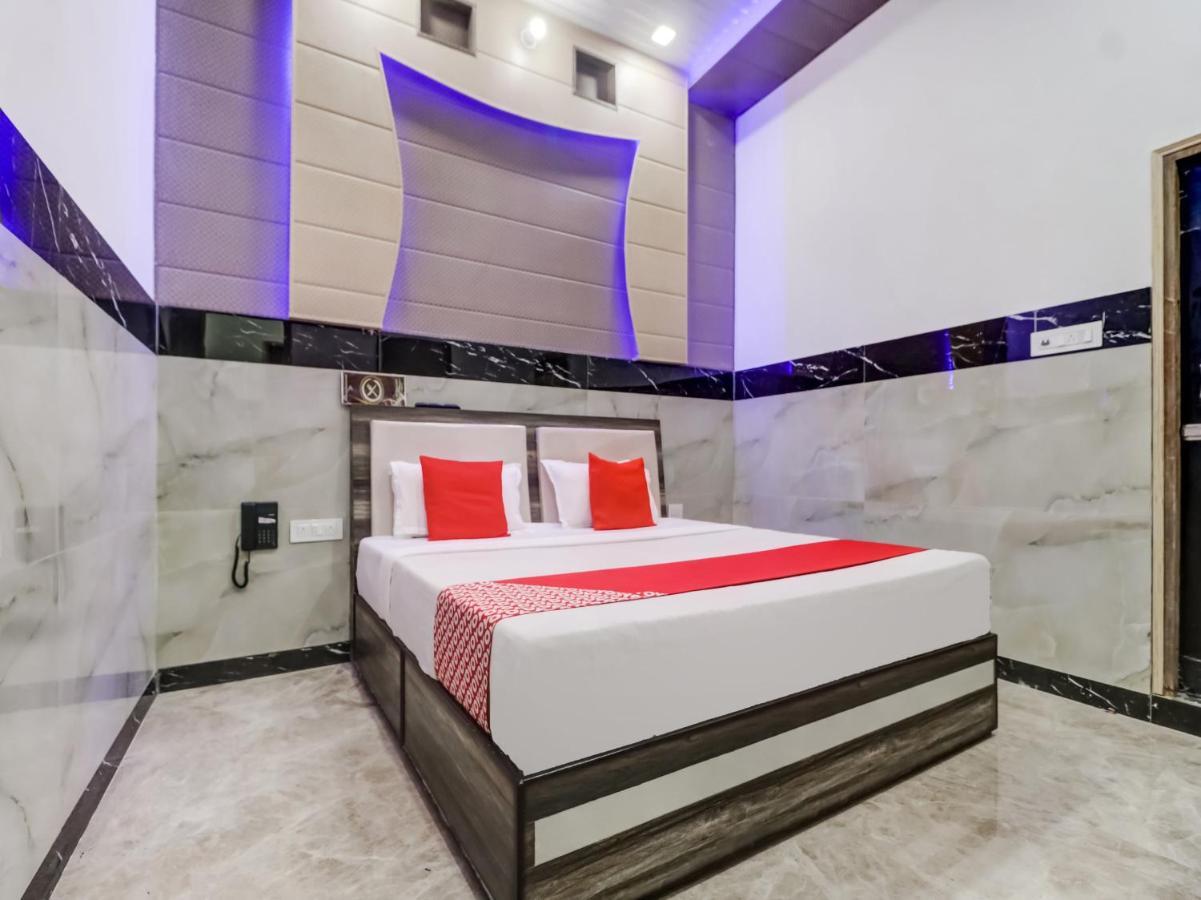 Oyo Flagship 83121 Hotel Rose Vip サハーランプル エクステリア 写真