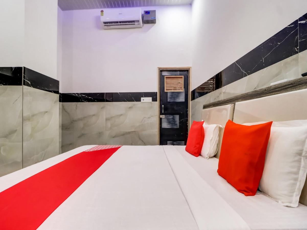 Oyo Flagship 83121 Hotel Rose Vip サハーランプル エクステリア 写真