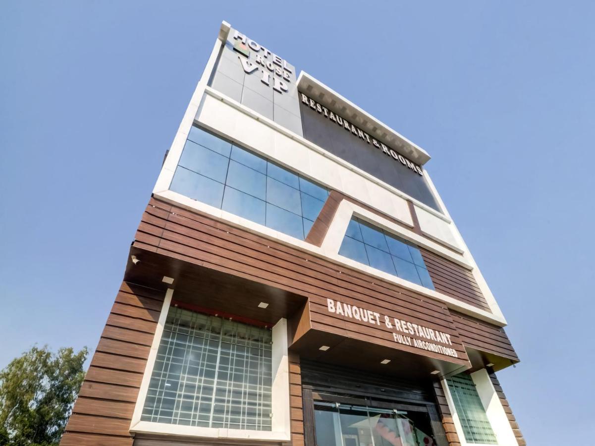 Oyo Flagship 83121 Hotel Rose Vip サハーランプル エクステリア 写真